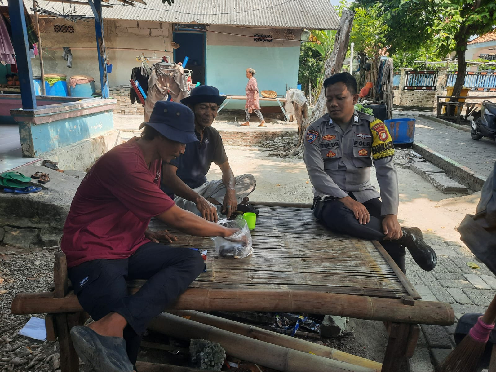 Bhabinkamtibmas Pulau Lancang Sambang Warga Melalui Jakarta On The Spot, Sosialisasikan Layanan Polri 110