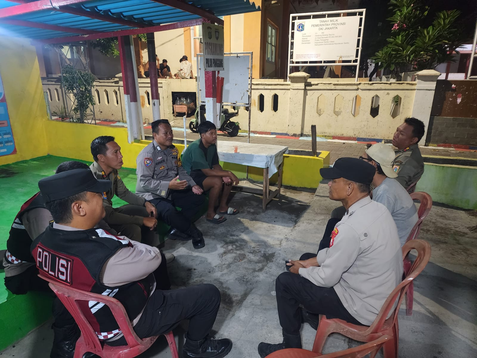 Patroli Malam Humanis di Pulau Seribu Utara, Polisi Ajak Warga Ciptakan Lingkungan Kondusif Jelang Nataru