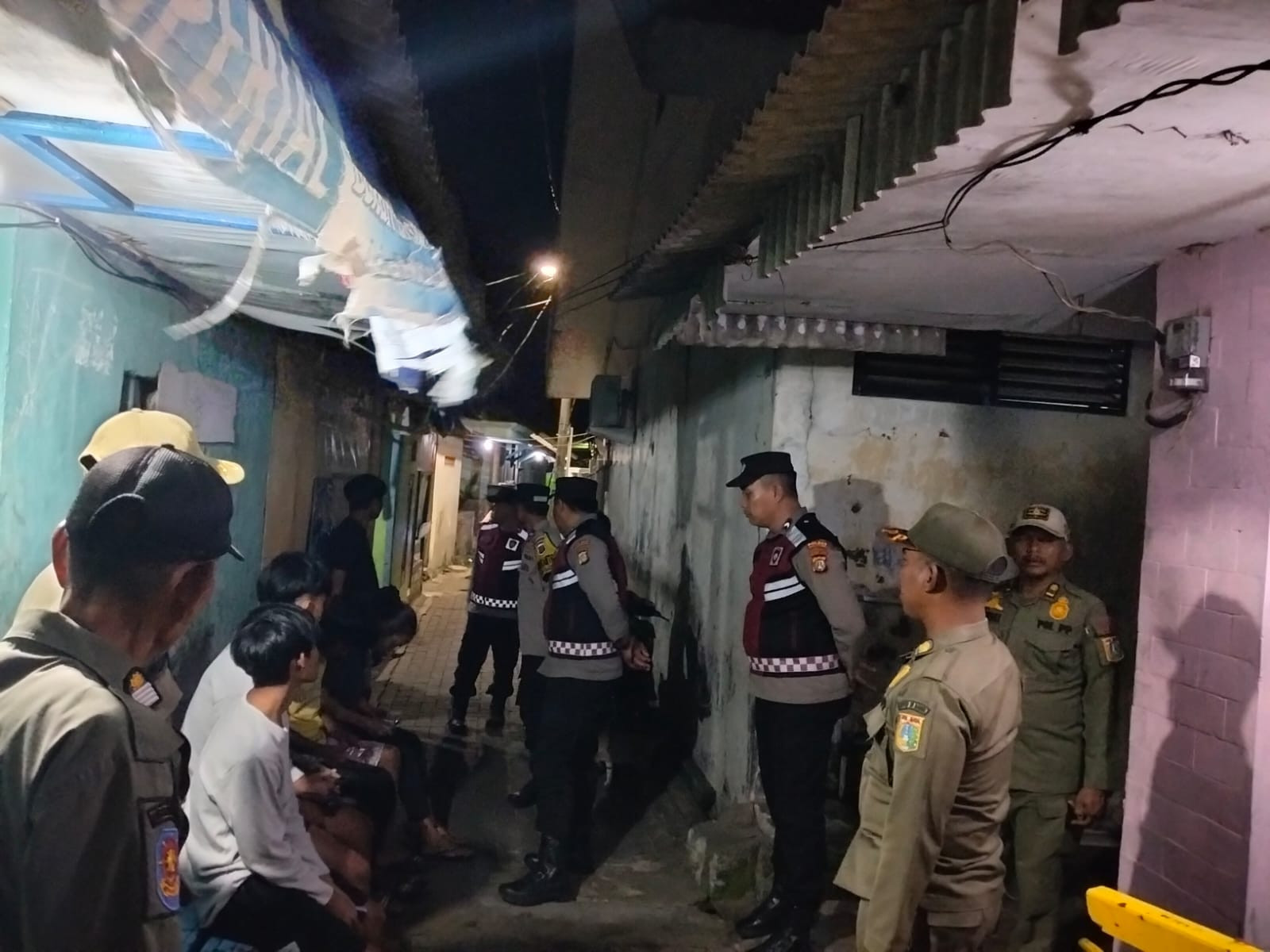 Patroli Malam Gabungan di Kepulauan Seribu Utara, Polisi Perkuat Siskamling dan Edukasi Layanan Publik