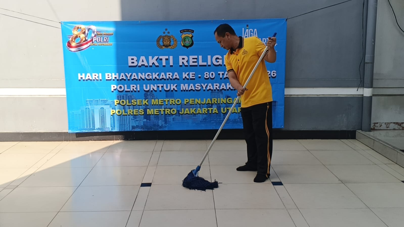 Sambut HUT Bhayangkara ke-80, Personel Polsek Metro Penjaringan Gelar Bakti Sosial Religi Serentak di Tiga Tempat Ibadah