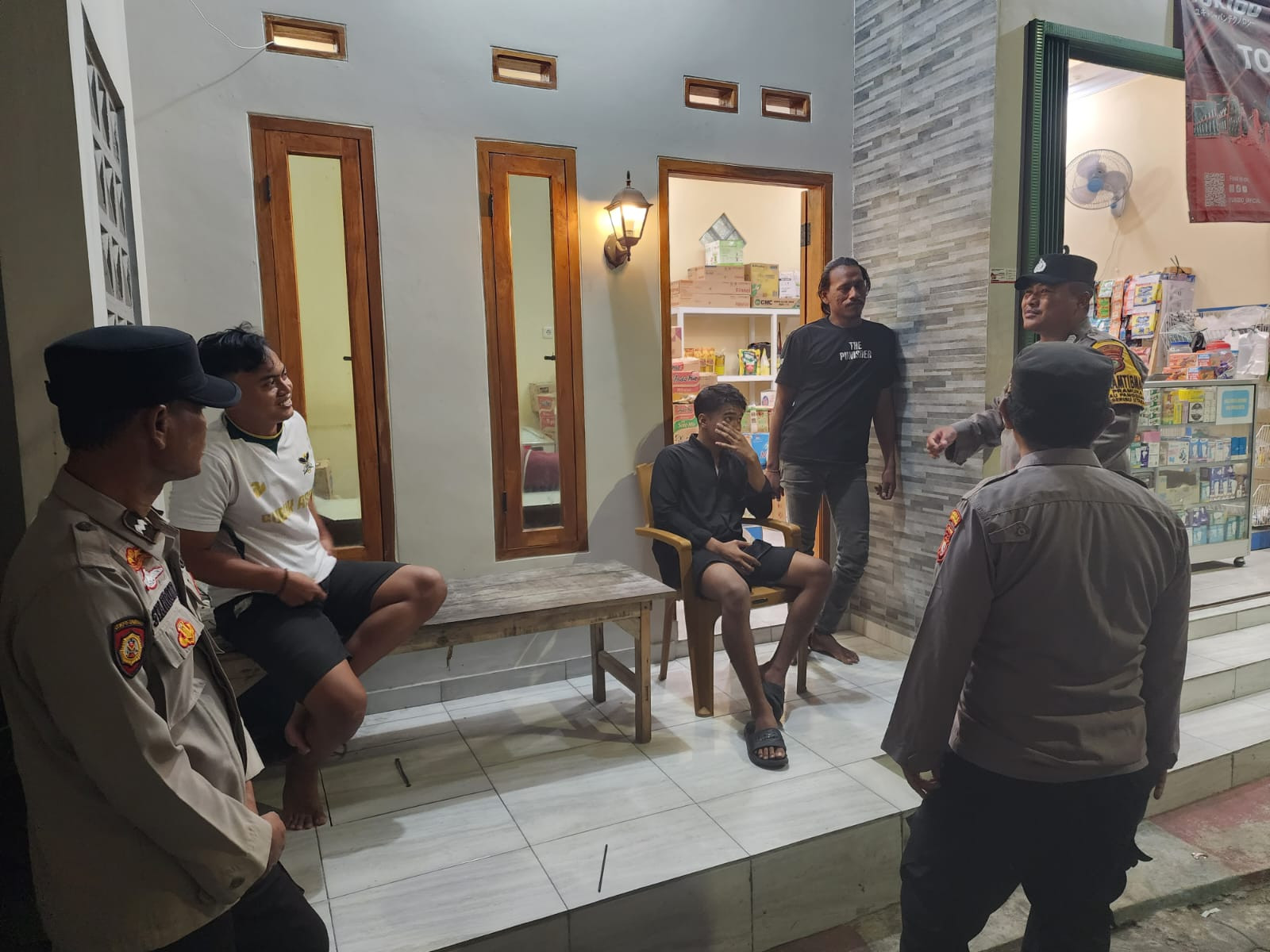 Jakarta On The Spot Dini Hari, Polsek Kepulauan Seribu Utara Gencarkan Sosialisasi Layanan Polisi 110