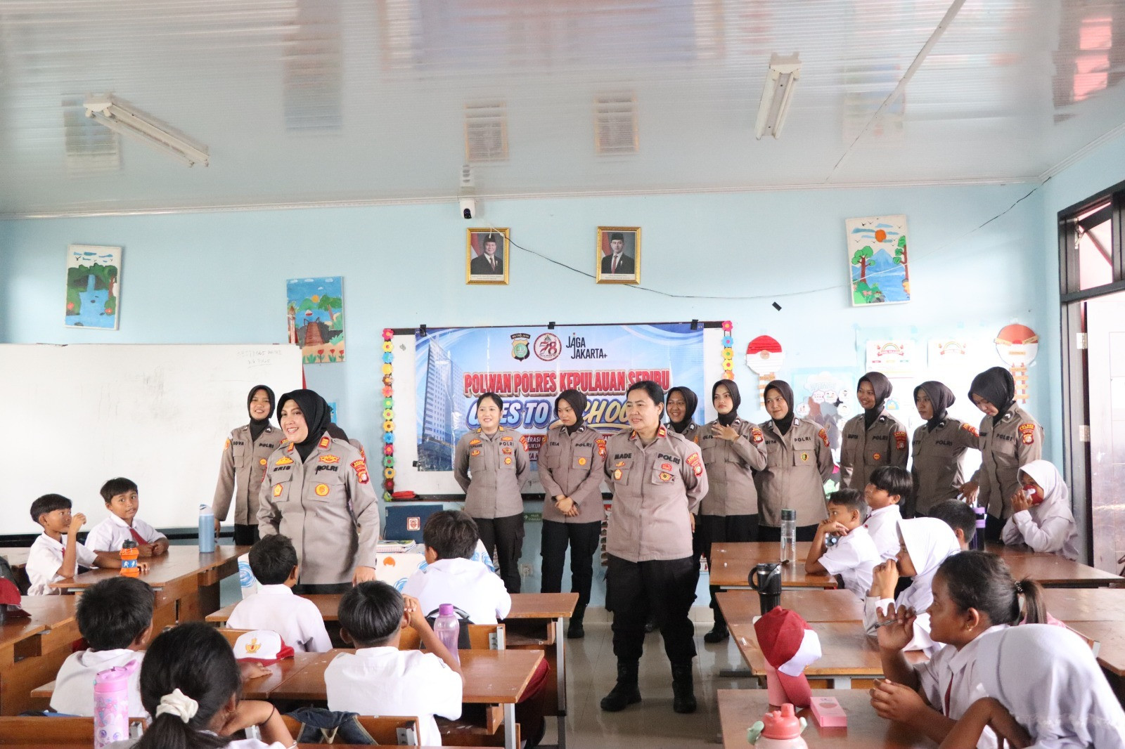 Polwan Goes To School, Polres Kepulauan Seribu Edukasi Pelajar Di Pulau Pari Dalam Rangka Hut Polwan Ke-78