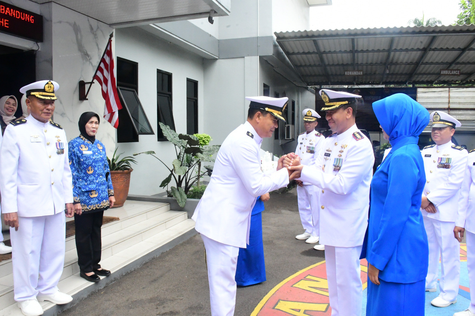 Sebagai Wujud Penghormatan Kepada Prajurit, Lanal Bandung Laksanakan Wisuda Purna Bakti