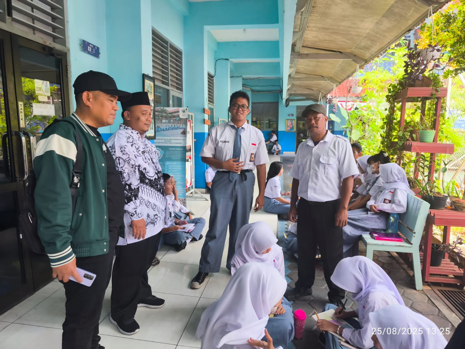 Kanit Intel Polsek Pademangan Datangi Sekolah, Imbau Siswa SMA Tidak Ikut-Ikutan Demo