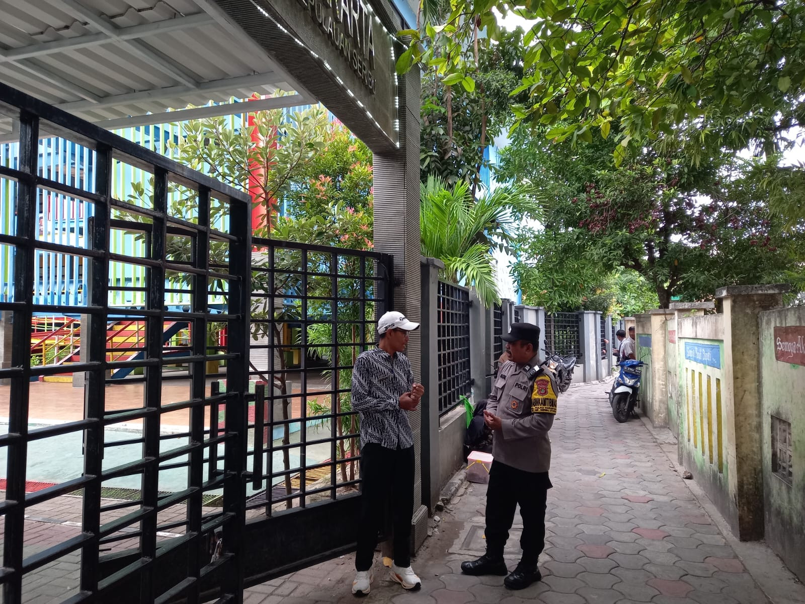 Bhabinkamtibmas Pulau Harapan Laksanakan Strong Point di SMPN 260 Jakarta, Fokus Keamanan dan Pencegahan Bullying