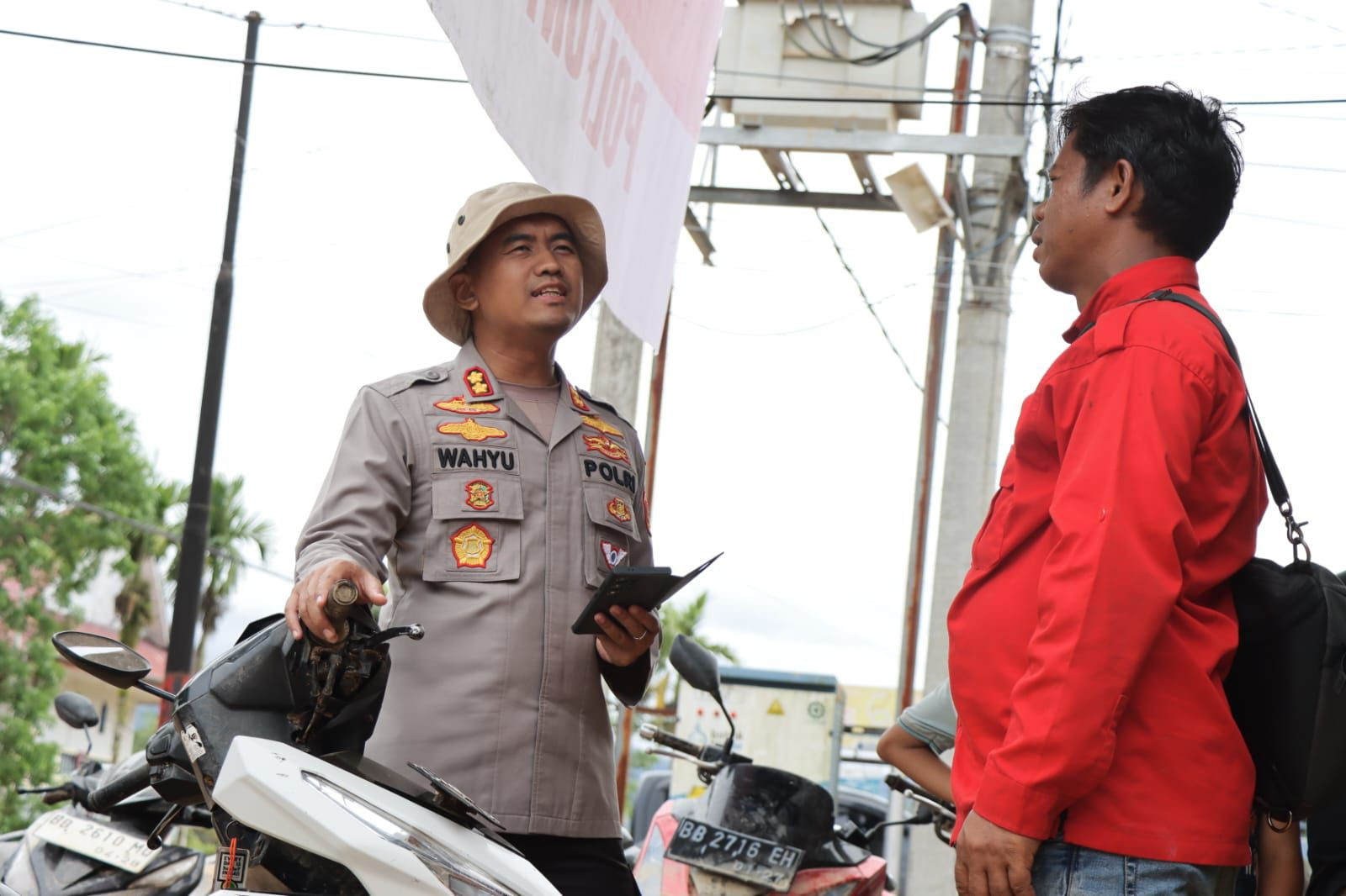 Bangkit Bersama Polri: Kapolres Tapteng Layani Service Motor Gratis untuk Warga Terdampak