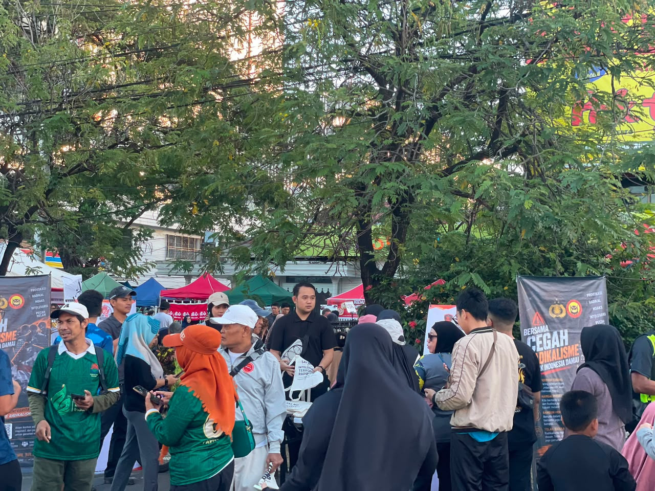 Densus 88 AT Polri Ajak Masyarakat Tolak Radikalisme dan Bullying melalui Kampanye Edukasi di Car Free Day Makassar