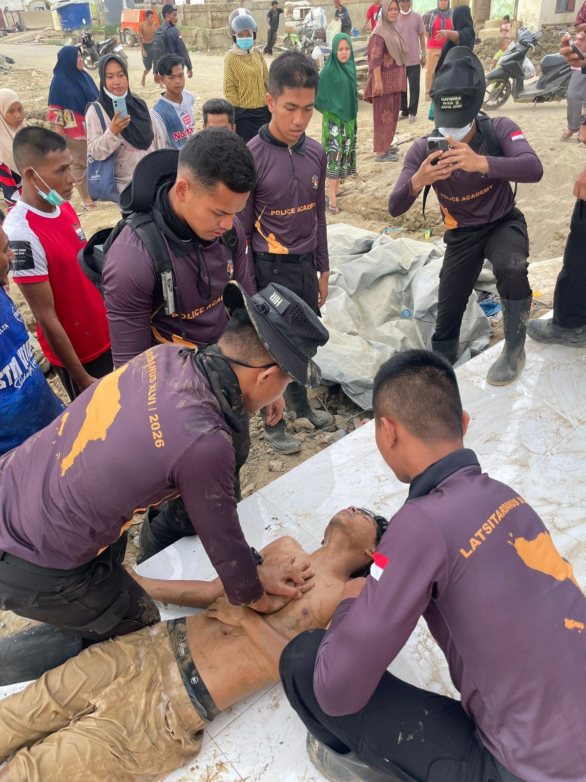 Taruna Akpol Selamatkan Remaja yang Terhanyut di Sungai Tamiang, Korban Berhasil Dievakuasi Selamat