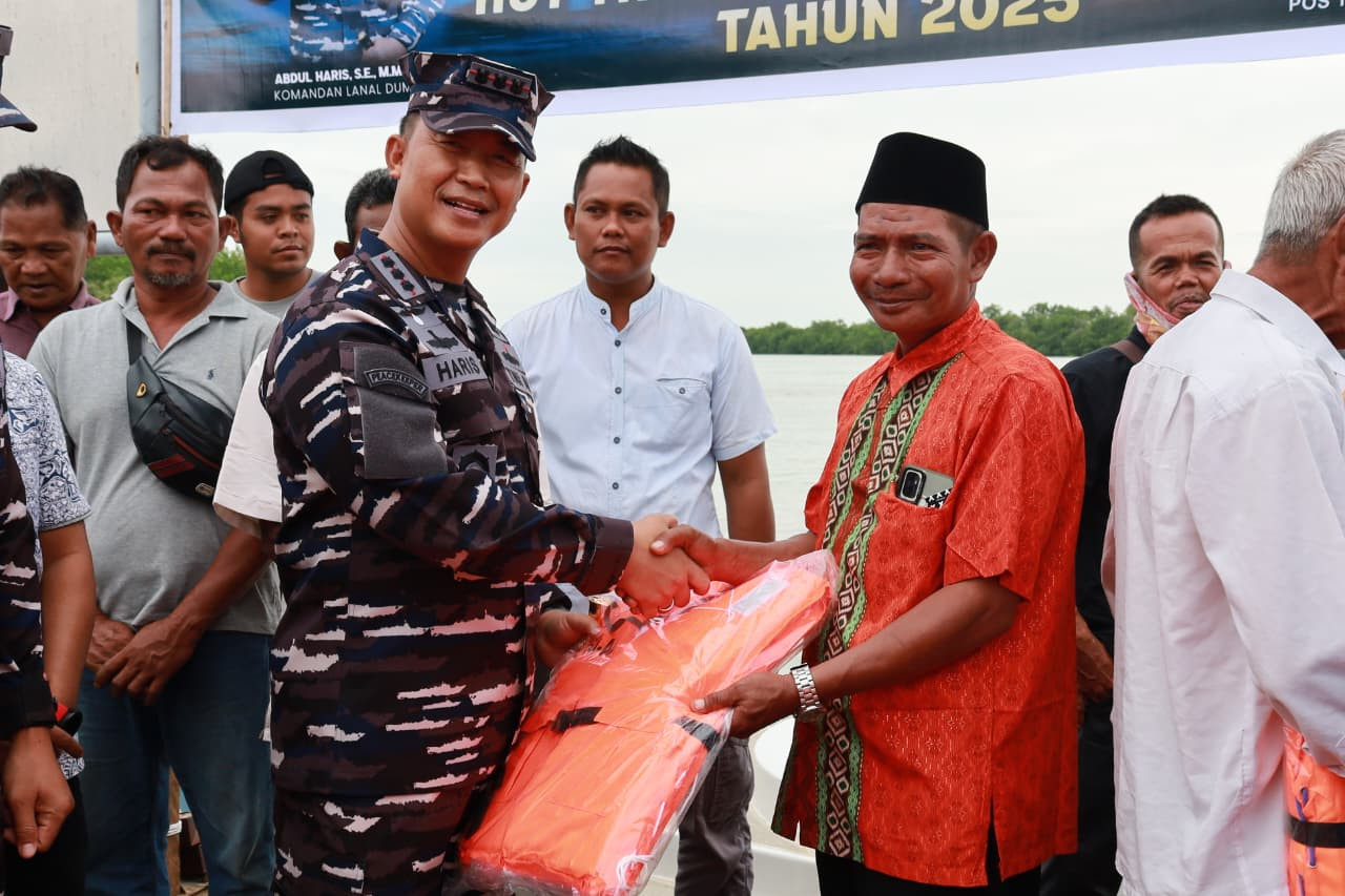 Berbagi di Ujung Negeri, Pangkalan TNI Angkatan Laut Dumai Gelar Bhakti Sosial di Pos Pengamanan Perbatasan Pulau Terluar