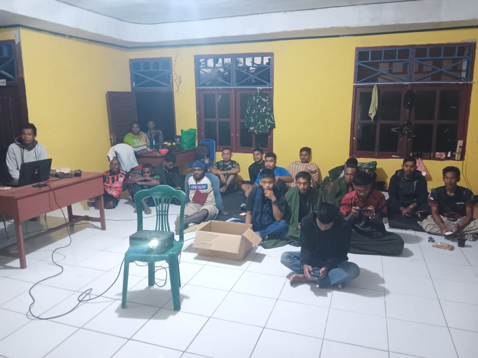 TMMD Ke-129 Kodim 1807/Sorong Selatan Semarakkan Kebersamaan, Anggota Satgas dan Warga Kampung Sesor Seru-seruan Nobar Final Piala Dunia 2026