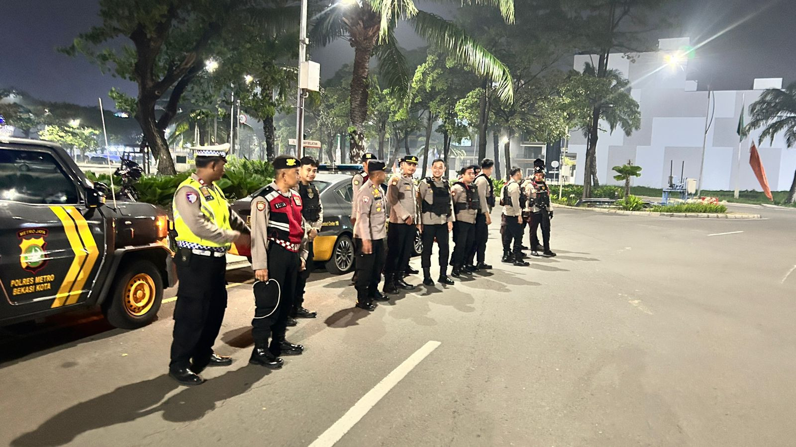 Jaga Bekasi " Personil Gabungan Polres Metro Bekasi Kota Patroli Tiitk Rawan Kejahatan Jalanan dan Balap Liar