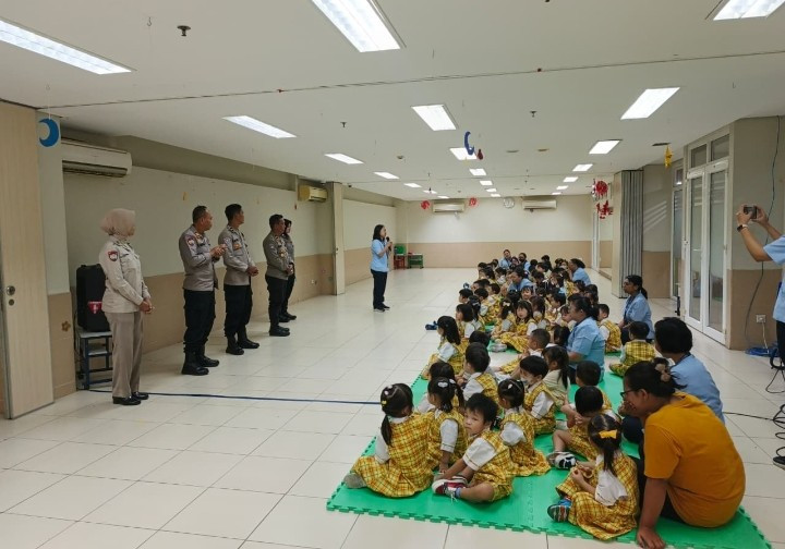 Polisi Sahabat Anak, Polres Metro Jakut Edukasi Murid TK Penabur PIK soal Keselamatan