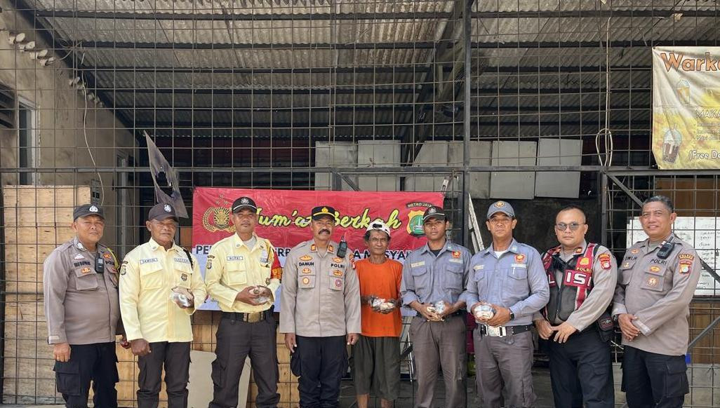 Polsek Pademangan Gelar Jumat Berkah, Bagikan Nasi Bungkus untuk Warga Rukan Permata Ancol