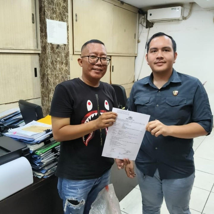 Polres Metro Jakarta Utara Fasilitasi Penyerahan Barang Hasil Penjarahan di Rumah Ahmad Sahroni kepada Keluarga