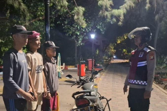 Polsek Kepulauan Seribu Selatan Gelar Patroli Malam Aman Nusa I 2025 Jaga Keamanan dan Sosialisasi Layanan 110