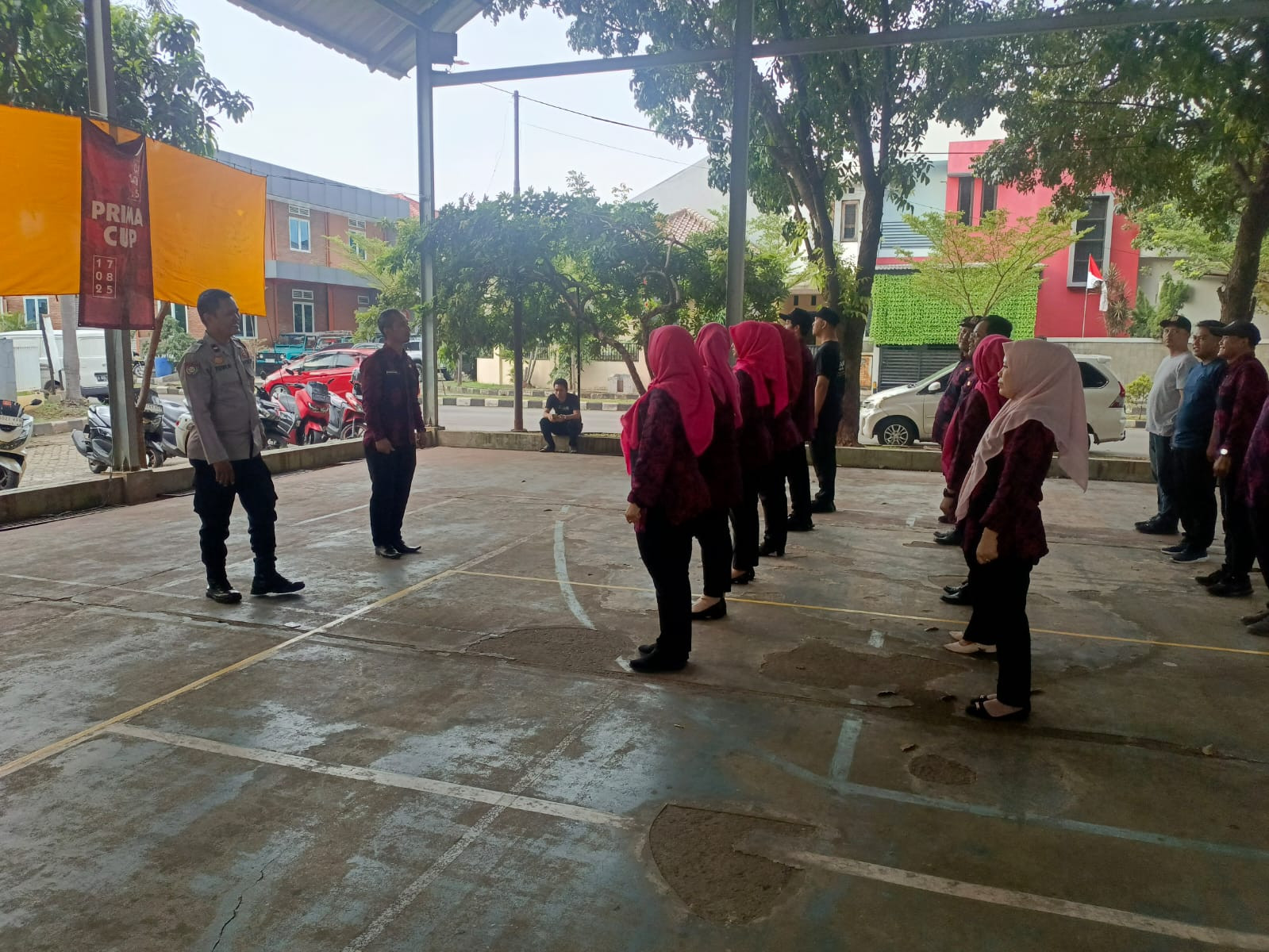 Bhabinkamtibmas Kelurahan Bintara Latih ASN dalam Persiapan Lomba PBB Tingkat Kota Bekasi
