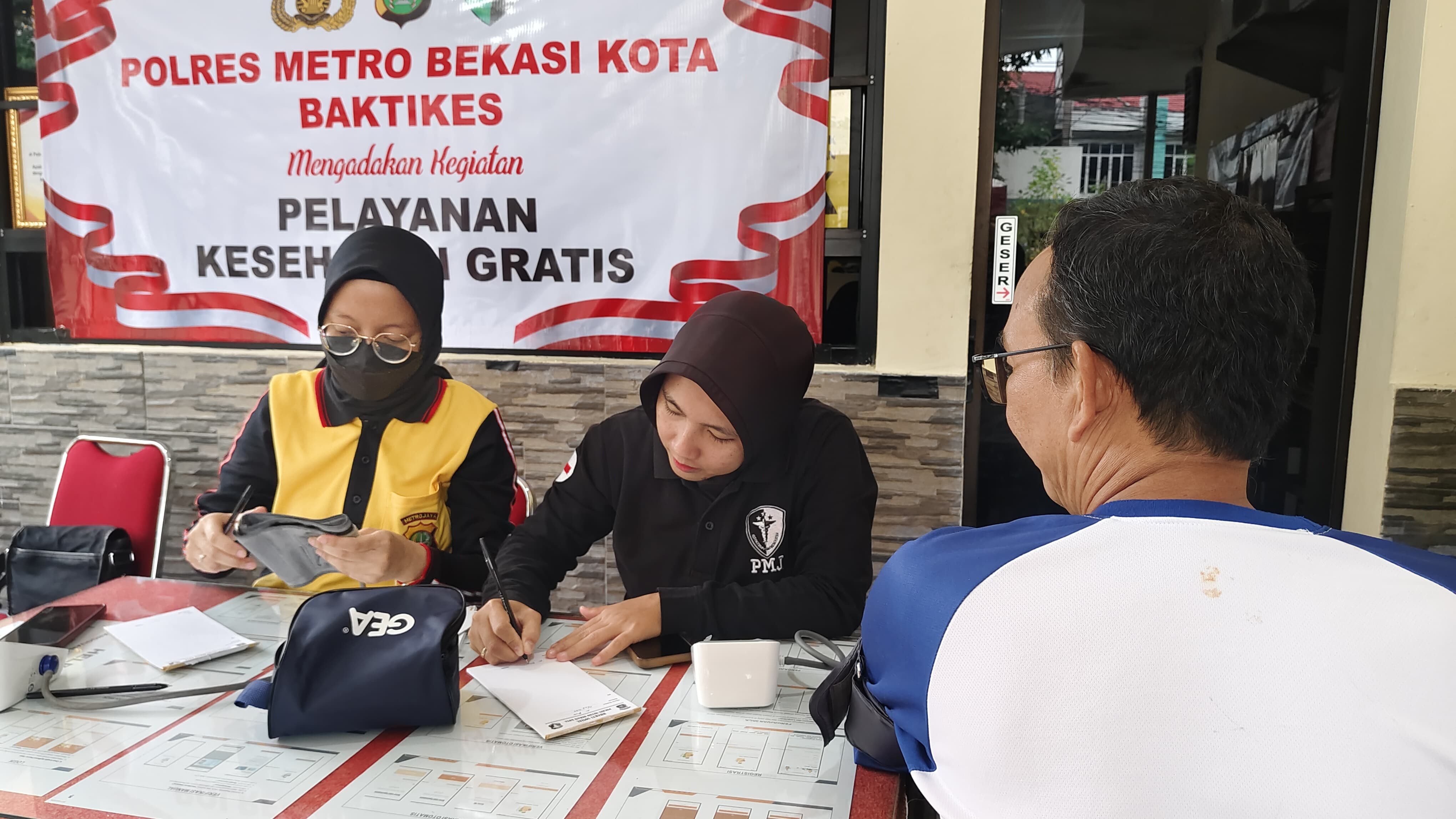 Sidokkes Polres Metro Bekasi Kota Gelar Bhakti Kesehatan, 61 Personel dan Warga Ikuti Pemeriksaan