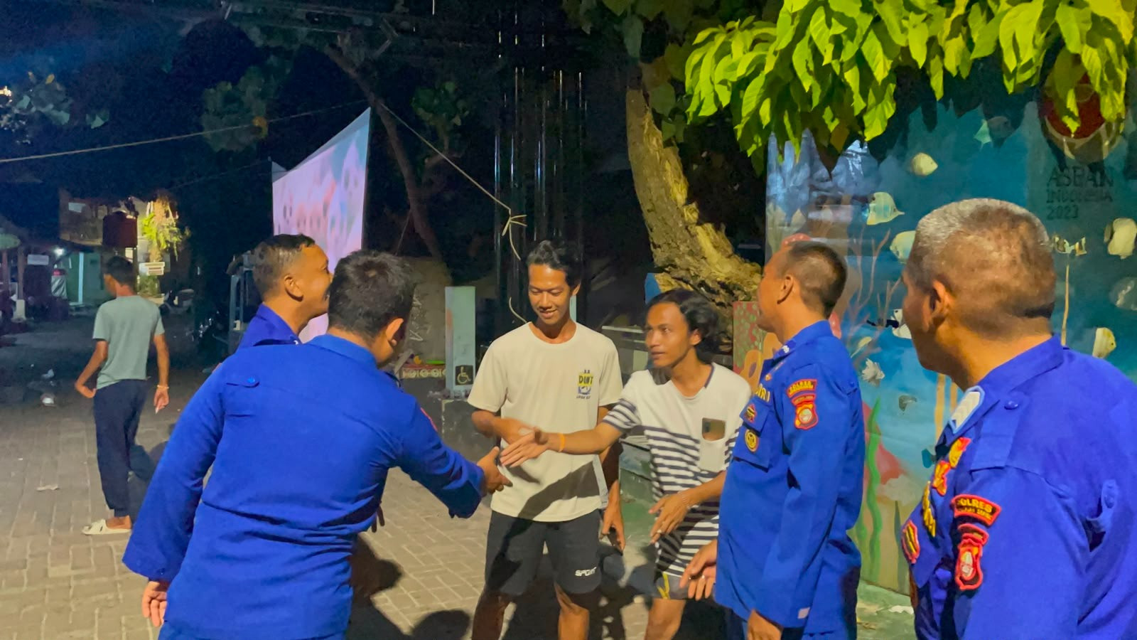 Patroli Malam Satpolairud Polres Kepulauan Seribu Antisipasi Tindak Kejahatan dan Sosialisasikan Call Center 110