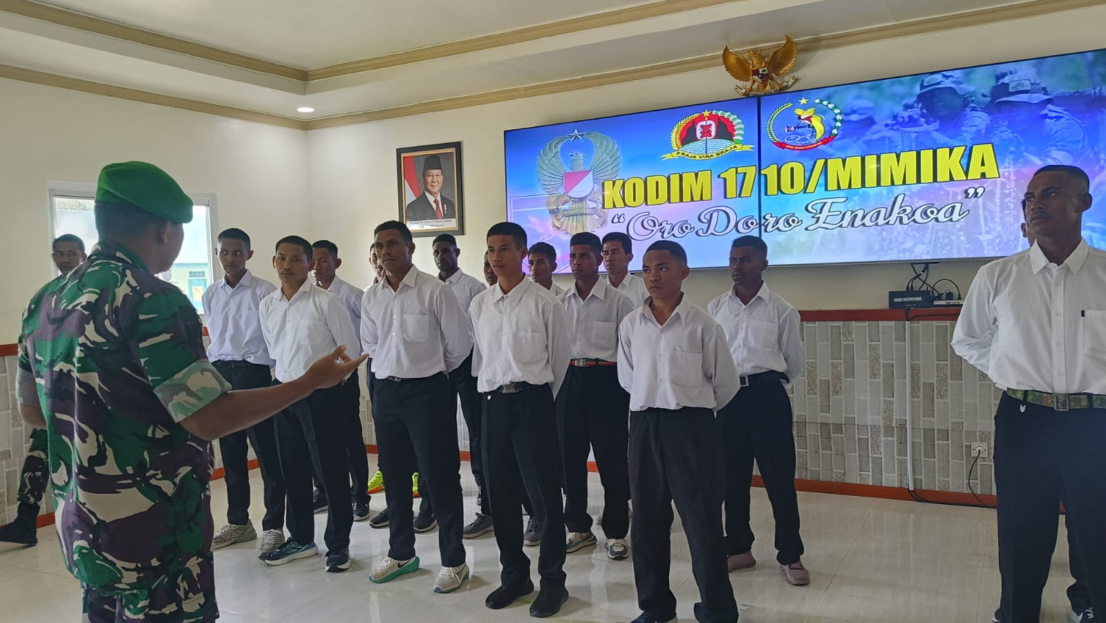 Dandim 1710/Mimika Beri Pengarahan Kepada Pendaftar Rekrutmen Calon Prajurit TNI AD TA 2025