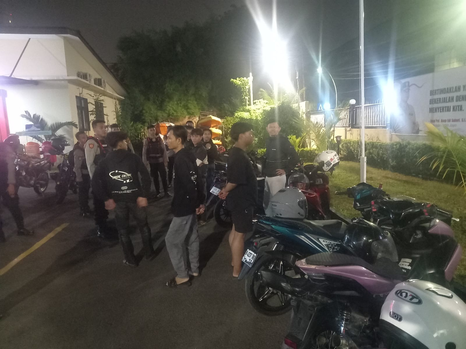Patroli Dalam Rangka Jaga Jakarta Polisi Gagalkan Aksi Balap Liar, Tujuh Motor Tanpa Surat Diamankan di Kelapa Gading