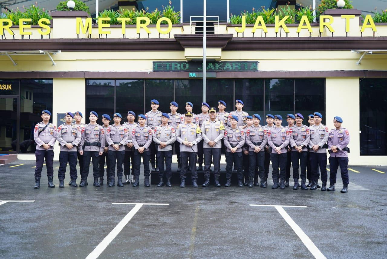 Polres Metro Jakarta Utara Gelar Apel Pagi dan Lepas BKO Brimob Kalimantan Barat