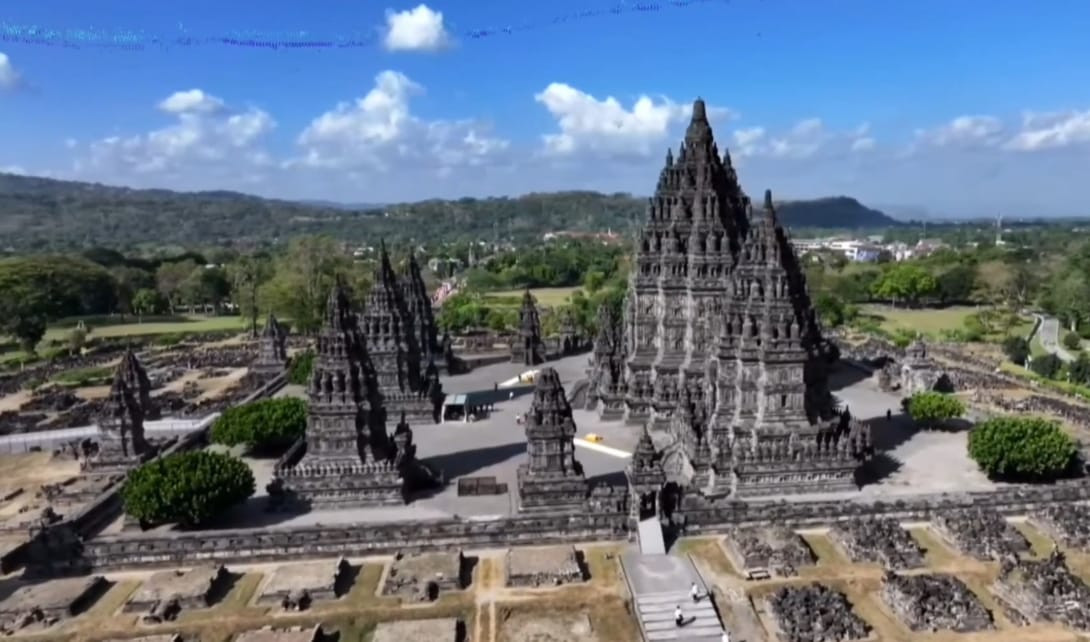Prabowo dan Modi Nikmati Kemegahan Candi Prambanan dari Udara, Warisan Dunia Jadi Saksi Persahabatan Dua Negara