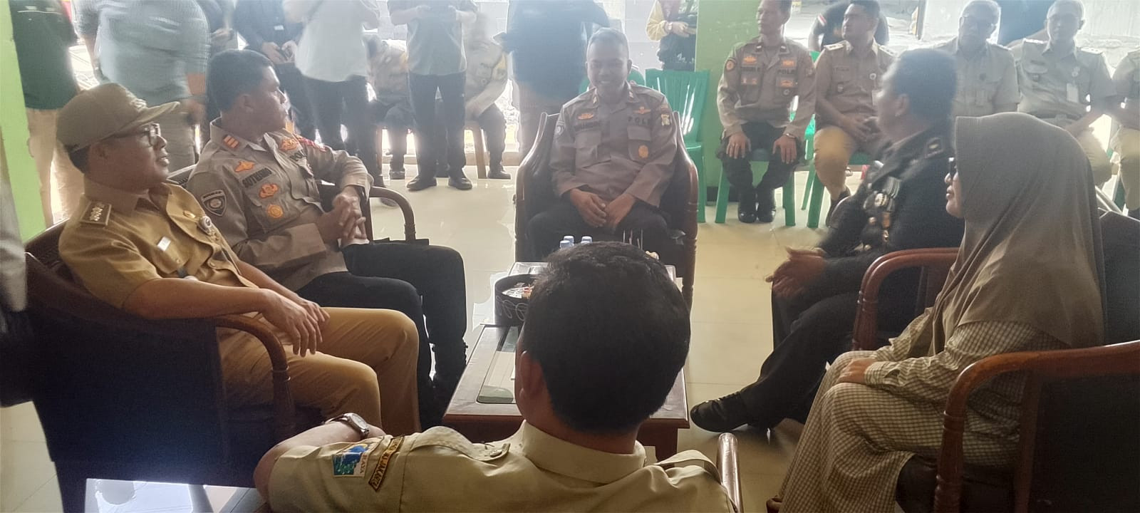 Potong Kue HUT TNI Ke - 81, Tiga Pilar Cakung Tegaskan Soliditas dan Kebersamaan
