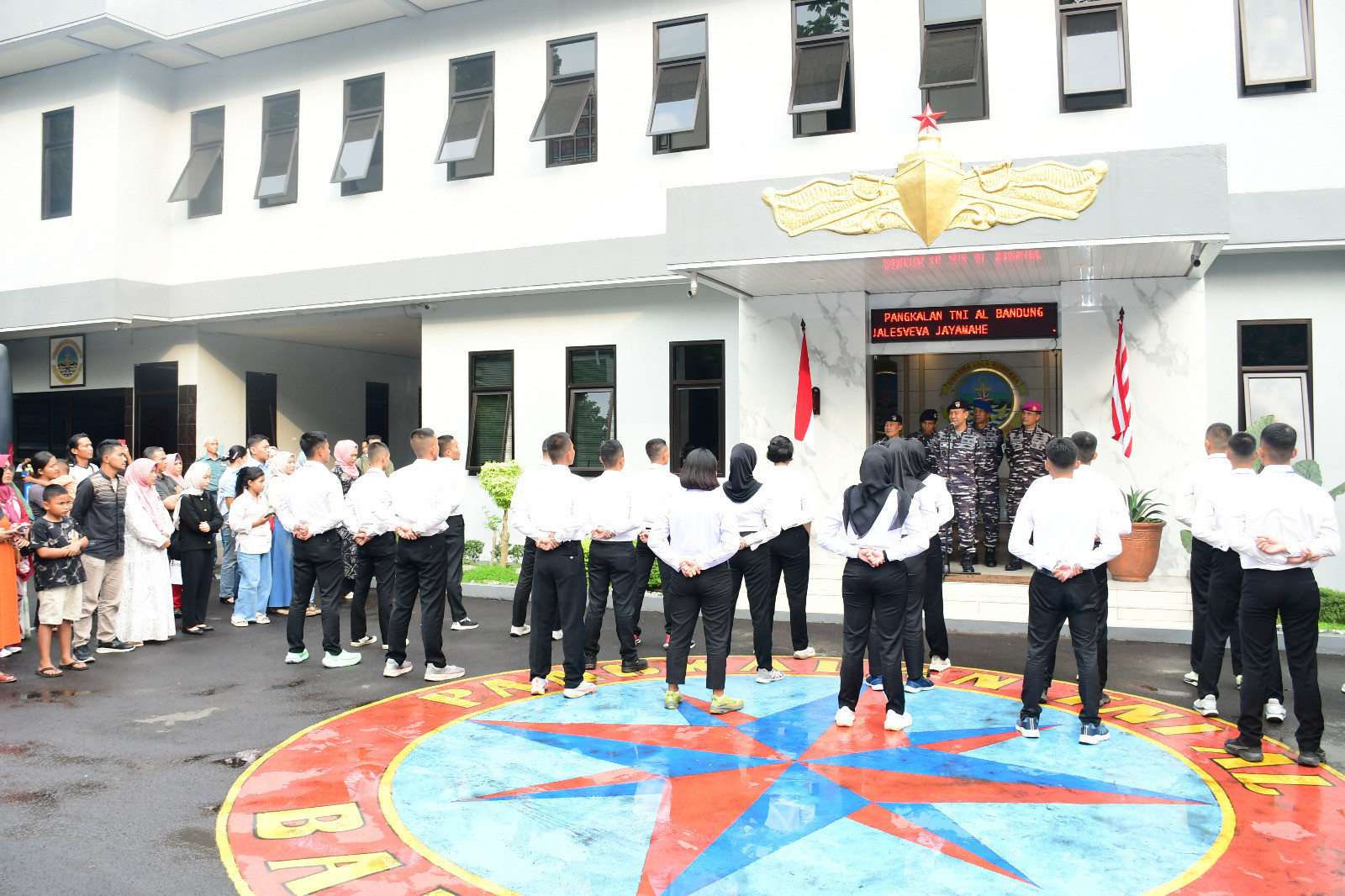 Komandan Lanal Bandung Lepas Keberangkatan Casis Caba dan Cata PK TNI AL Tahun 2025