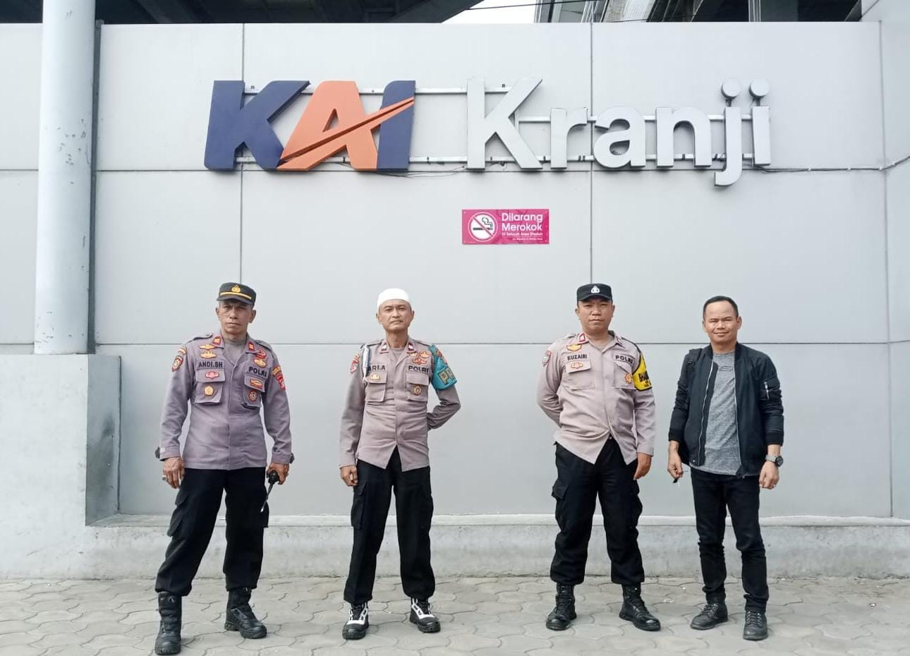 Polsek Bekasi Barat Lakukan Pemantauan di Stasiun Kranji