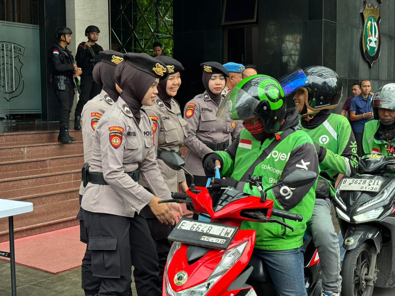 Polda Metro Jaya Gelar Jum’at Peduli, Ajak Komunitas Ojek Online Jaga Jakarta