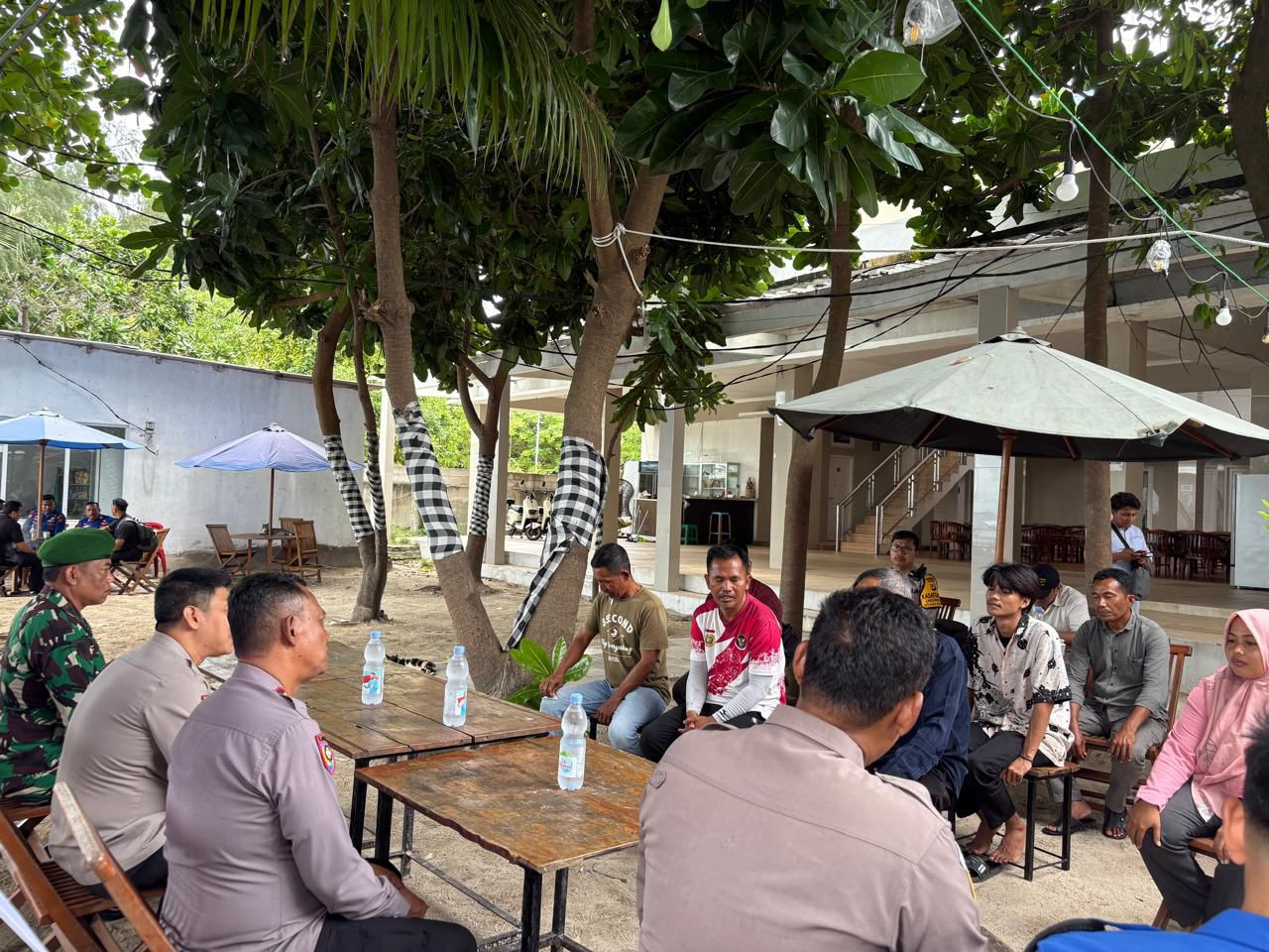 Kapolres Kepulauan Seribu Gelar Jumat Curhat di Pulau Sabira, Ajak Warga Perkuat Kamtibmas dan Sosialisasikan Call Center 110