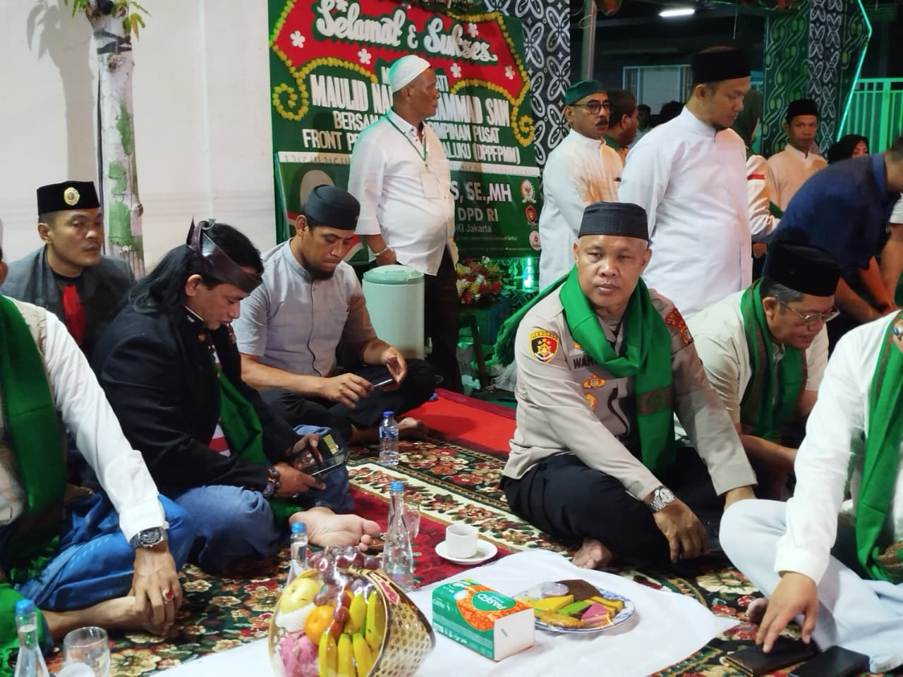 Dampingi Wakapolres, Kapolsek Pondok Gede Pastikan Maulid Akbar Berjalan Aman dan Kondusif