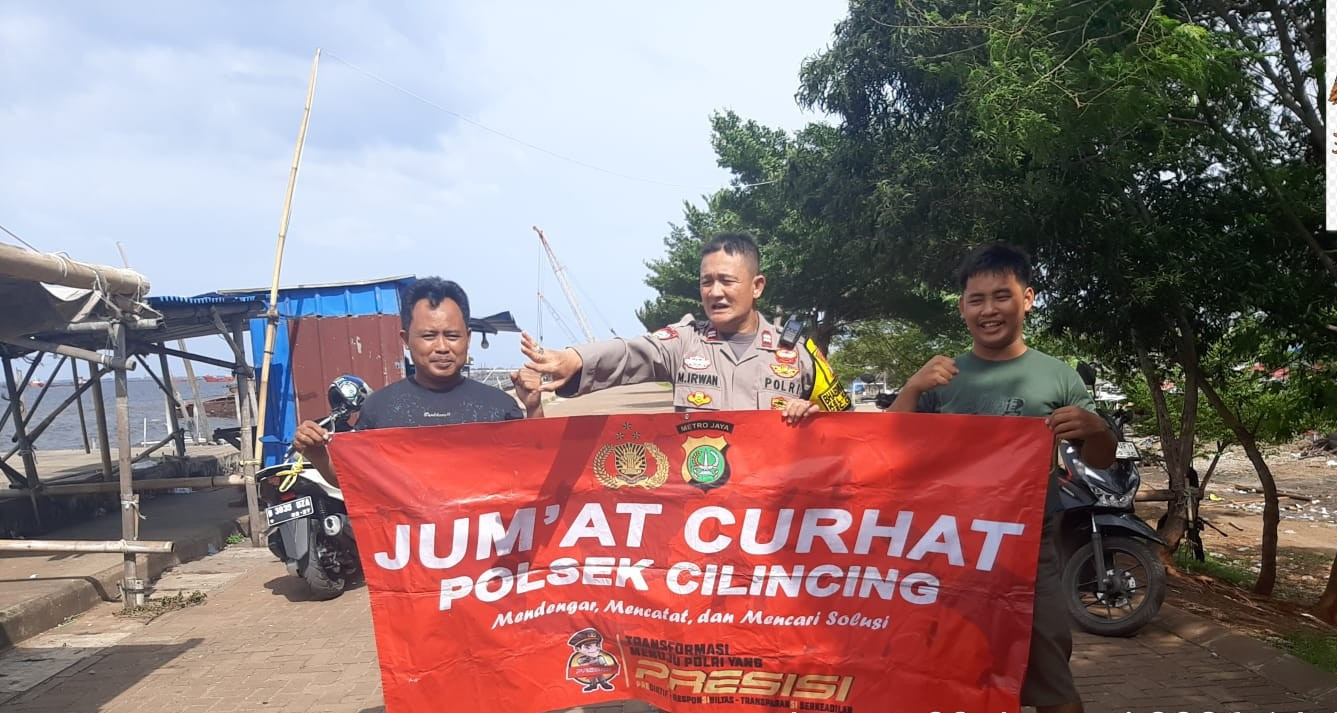 Bhabinkamtibmas Kalibaru Gelar Jum’at Curhat, Warga Diajak Jaga Lingkungan dan Keamanan