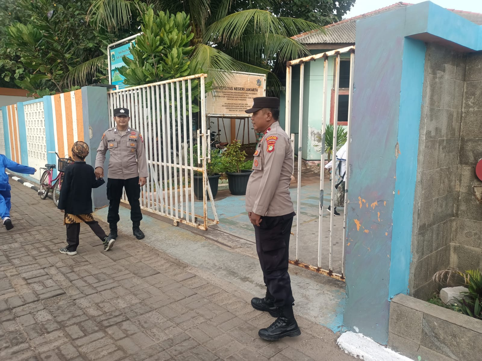 Patroli Jalan Kaki di Pulau Tidung & Pulau Pari, Polsek Kepulauan Seribu Selatan Intensifkan Cegah 3C dan Sosialisasi 110