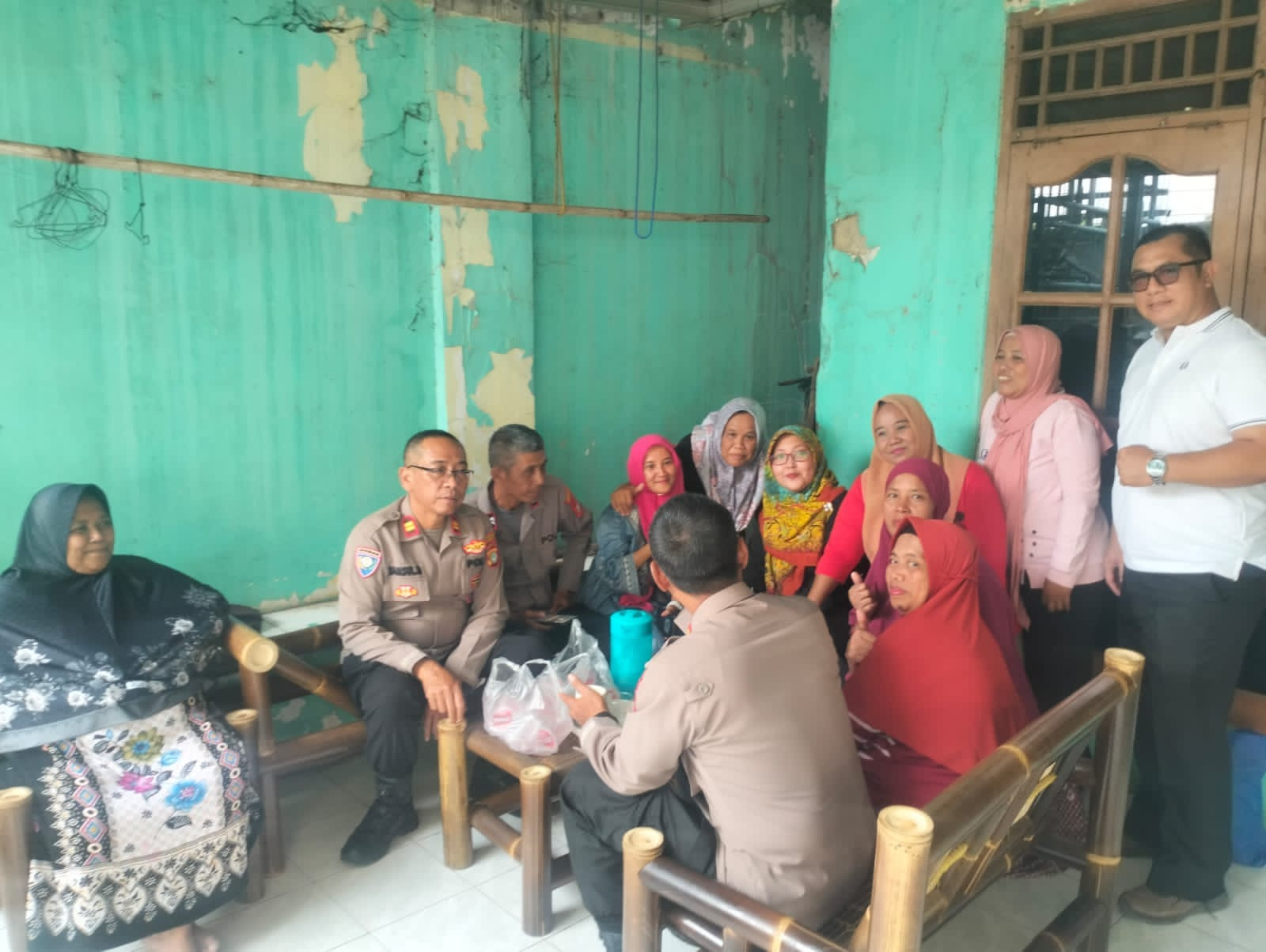 Jakarta On The Spot Polsek Bekasi Barat Gandeng Ibu - Ibu PKK Kota Baru Cegah Tawuran dan Judi Online