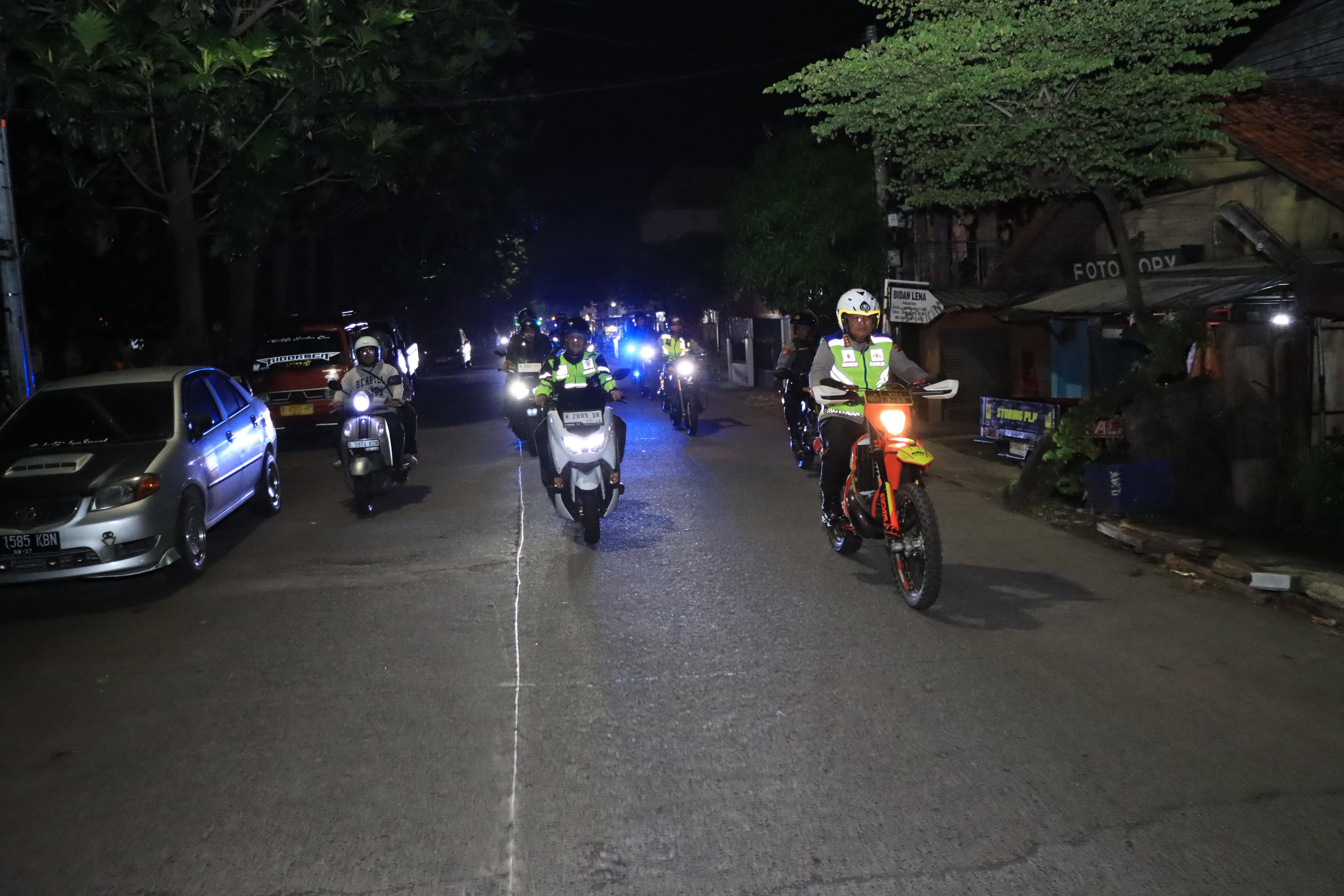 Polres Metro Bekasi Kota dan Tiga Pilar Gencarkan Patroli Cipkon, Pengedar Obat Terlarang Dibekuk Saat Razia Malam