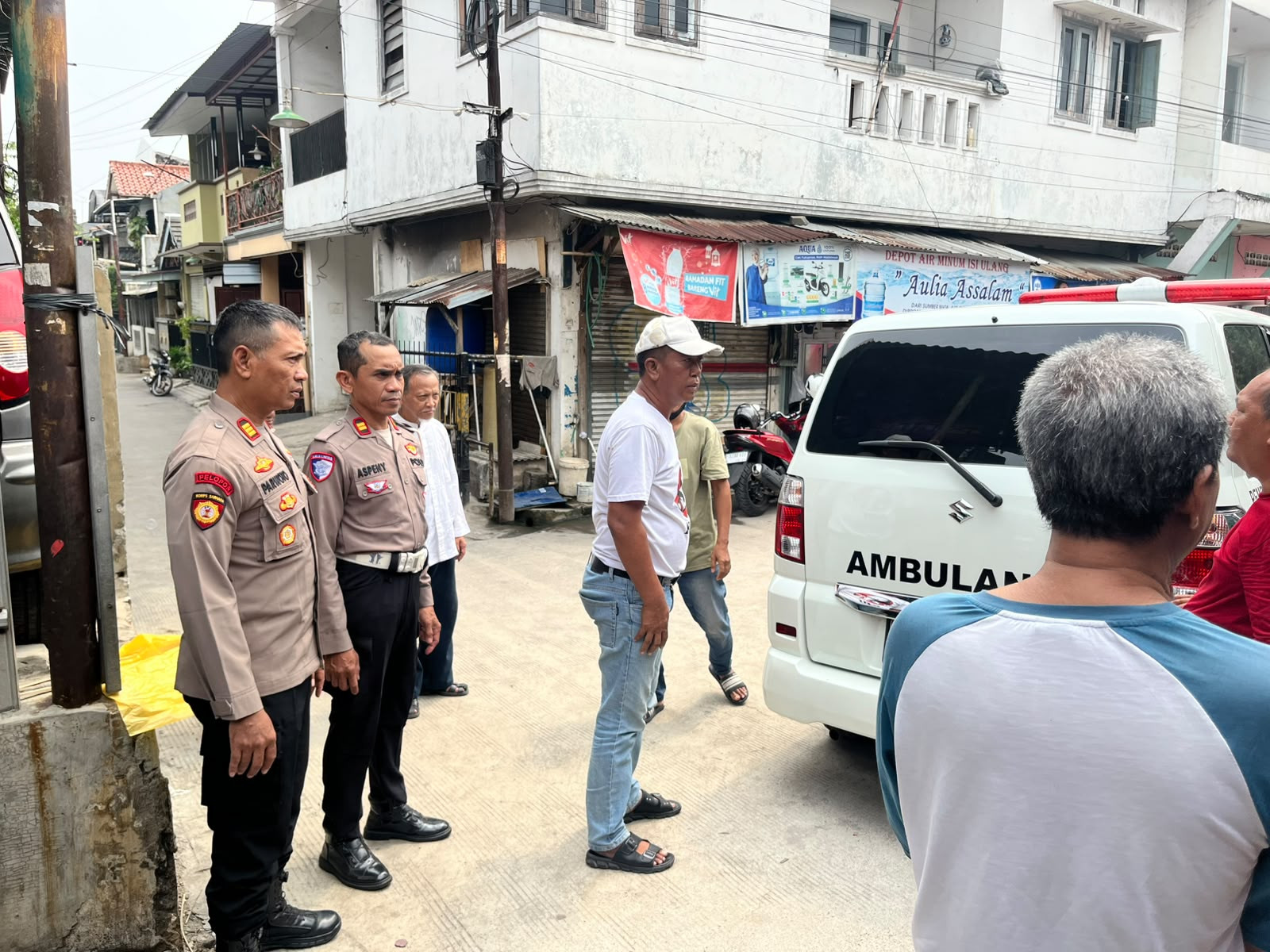 Waka Polsek Bekasi Barat Pimpin Takziah, Berikan Dukungan kepada Keluarga Anggota yang Berduka