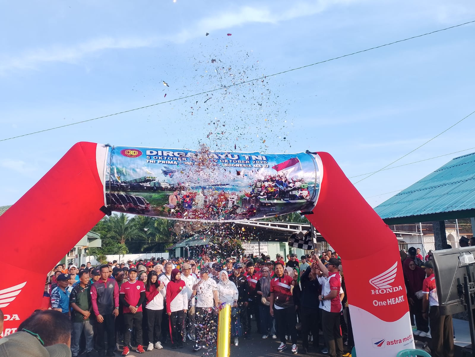 Posal Manna Lanal Bengkulu Ikuti Jalan Santai Dalam Rangka Memperingati HUT Ke-80 TNI Tahun 2025