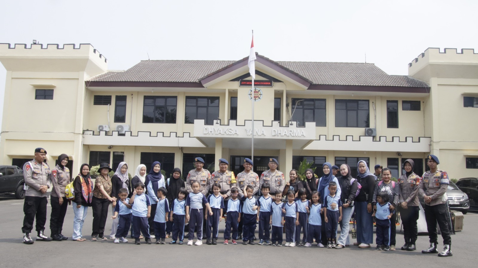 Brimob Polda Metro Jaya Sambut Siswa PAUD, Kenalkan Polisi sebagai Sahabat Anak