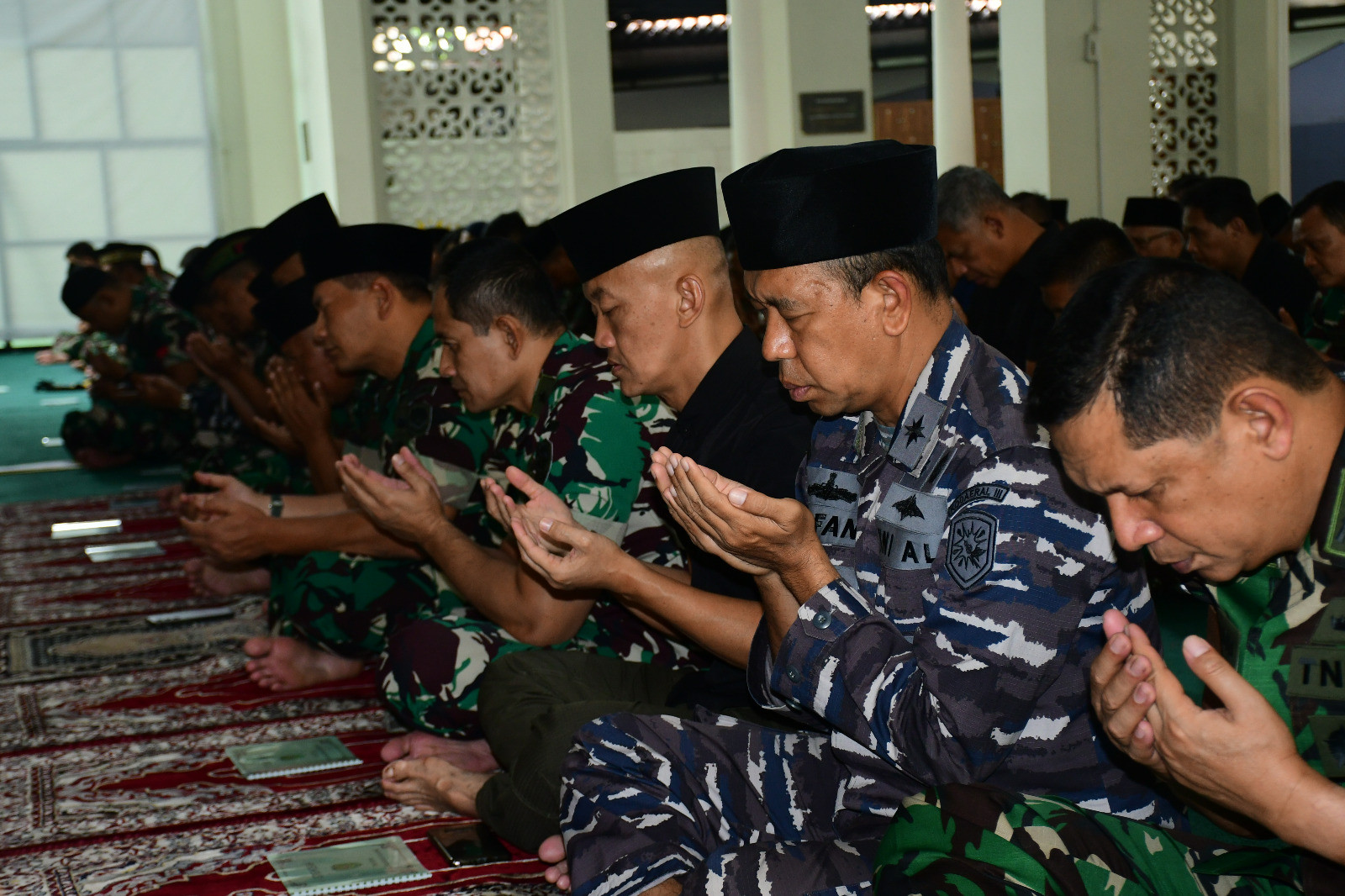 Komandan Beserta Prajurit Lanal Bandung Hadiri Doa Bersama Memperingati HUT Ke-80 Kemerdekaan RI Tahun 2025