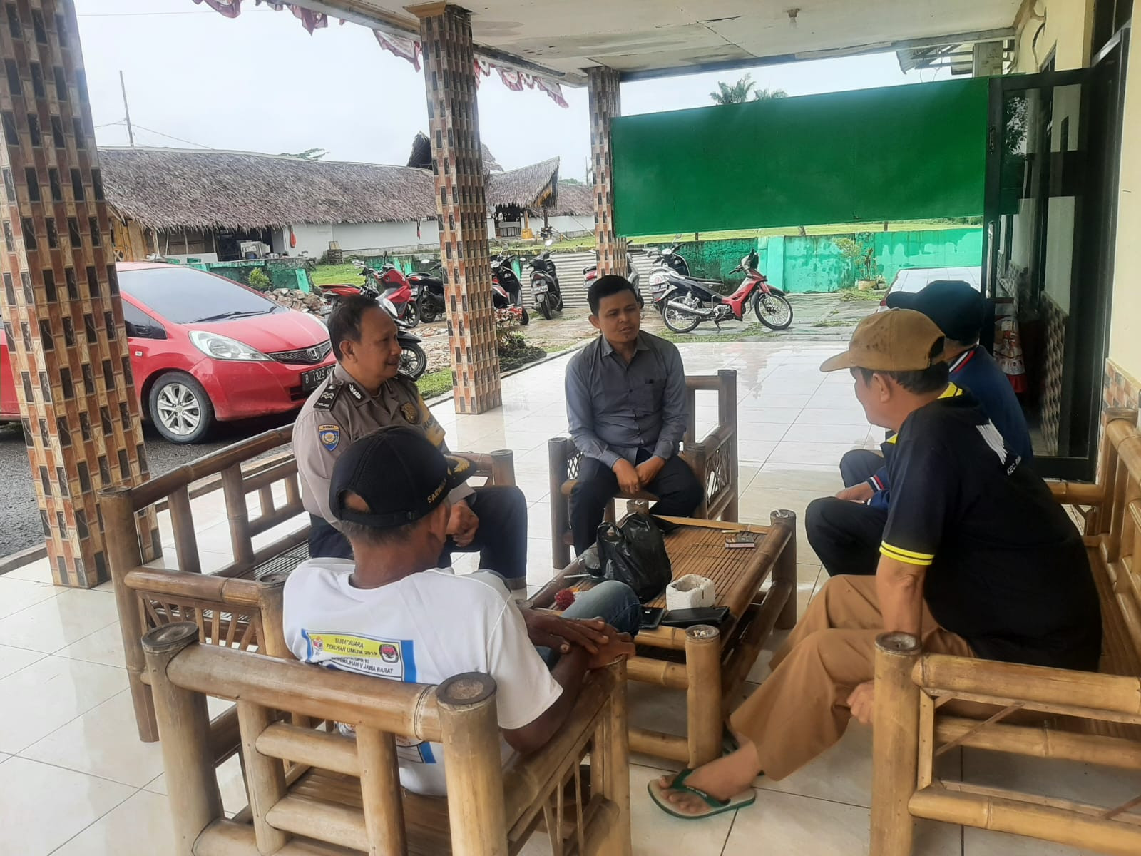 Polsek Rumpin Polres Bogor: Bhabinkamtibmas Desa Mekarsari Sambang Warga, Sampaikan Himbauan Kamtibmas