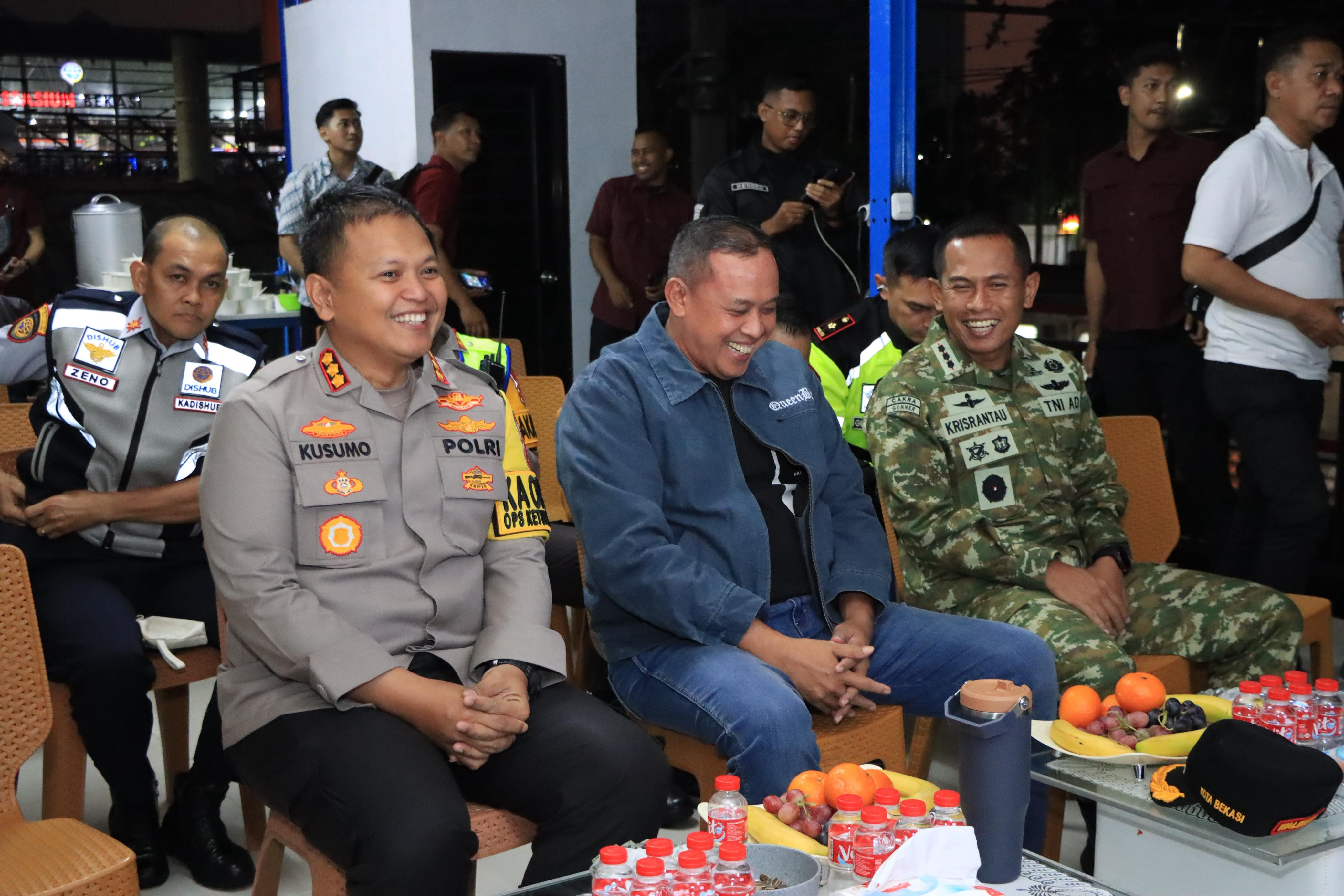 Sinergi Kawal Bekasi Aman, Kapolres Metro Bekasi Kota Dampingi Wali Kota Pantau Kamtibmas Bareng Kapolri