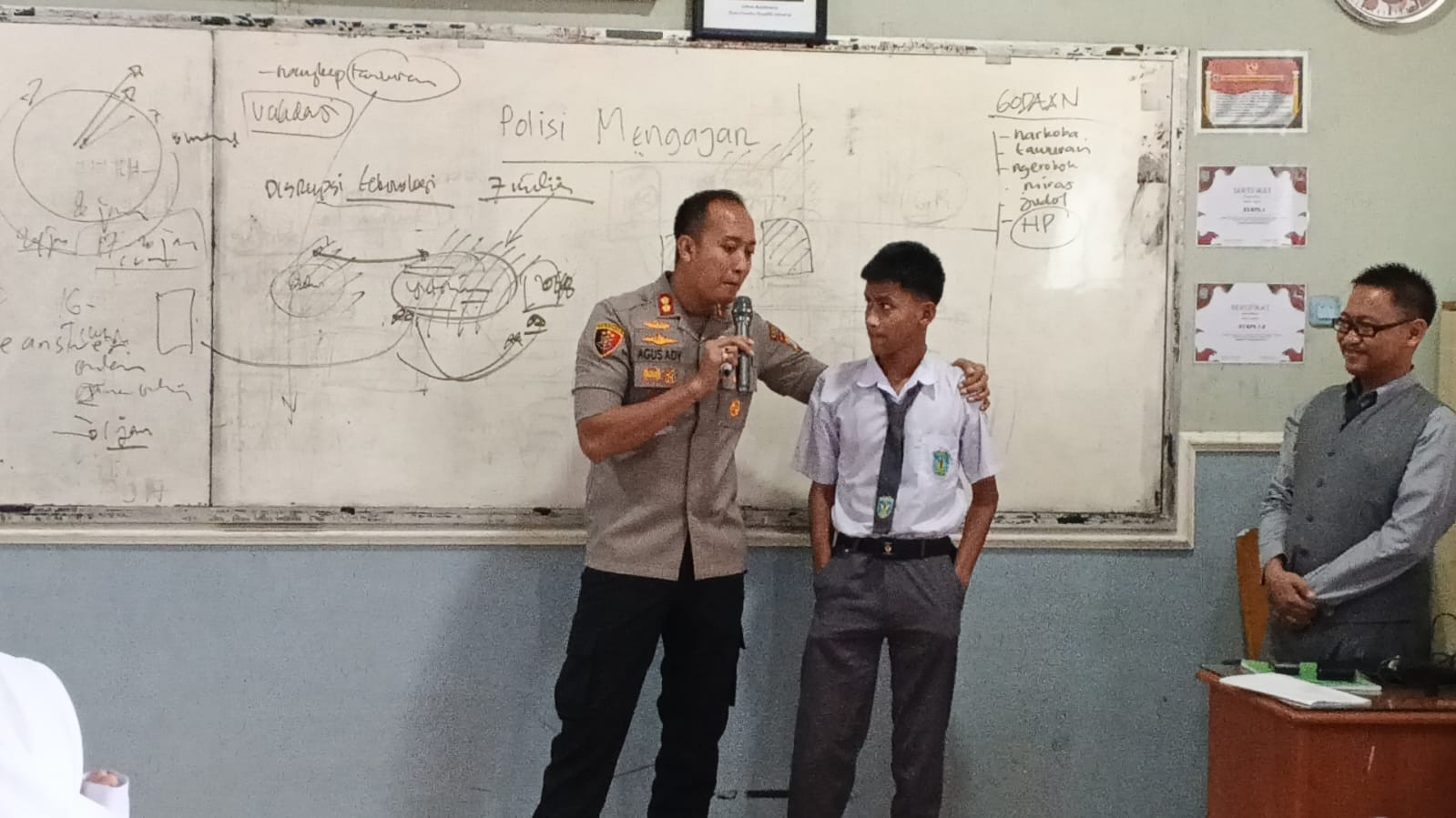 Polsek Metro Penjaringan Edukasi Siswa SMK Wijaya Kusuma Lewat Program "Polisi Go to School"
