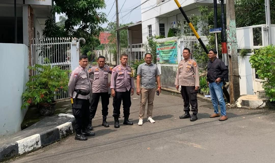 Wujud Kepedulian Polisi Untuk Warga Personil Gabungan Polsek Bekasi Selatan