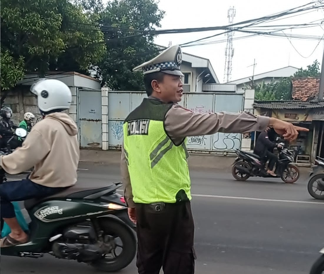 PENGATURAN ARUS LALU LINTAS DAN PATROLI UNIT LANTAS POLSEK BANTARGEBANG