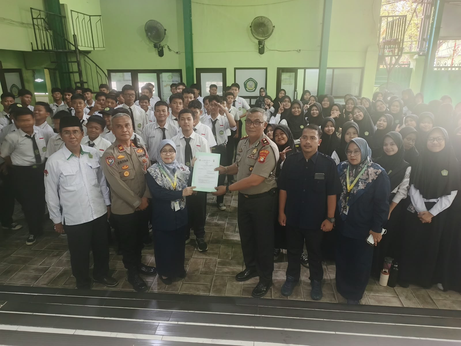 Kapolsek Koja Ingatkan Pelajar: Jauhi Narkoba, Tolak Tawuran, Stop Bullying di SMP Al Khairiyah 1