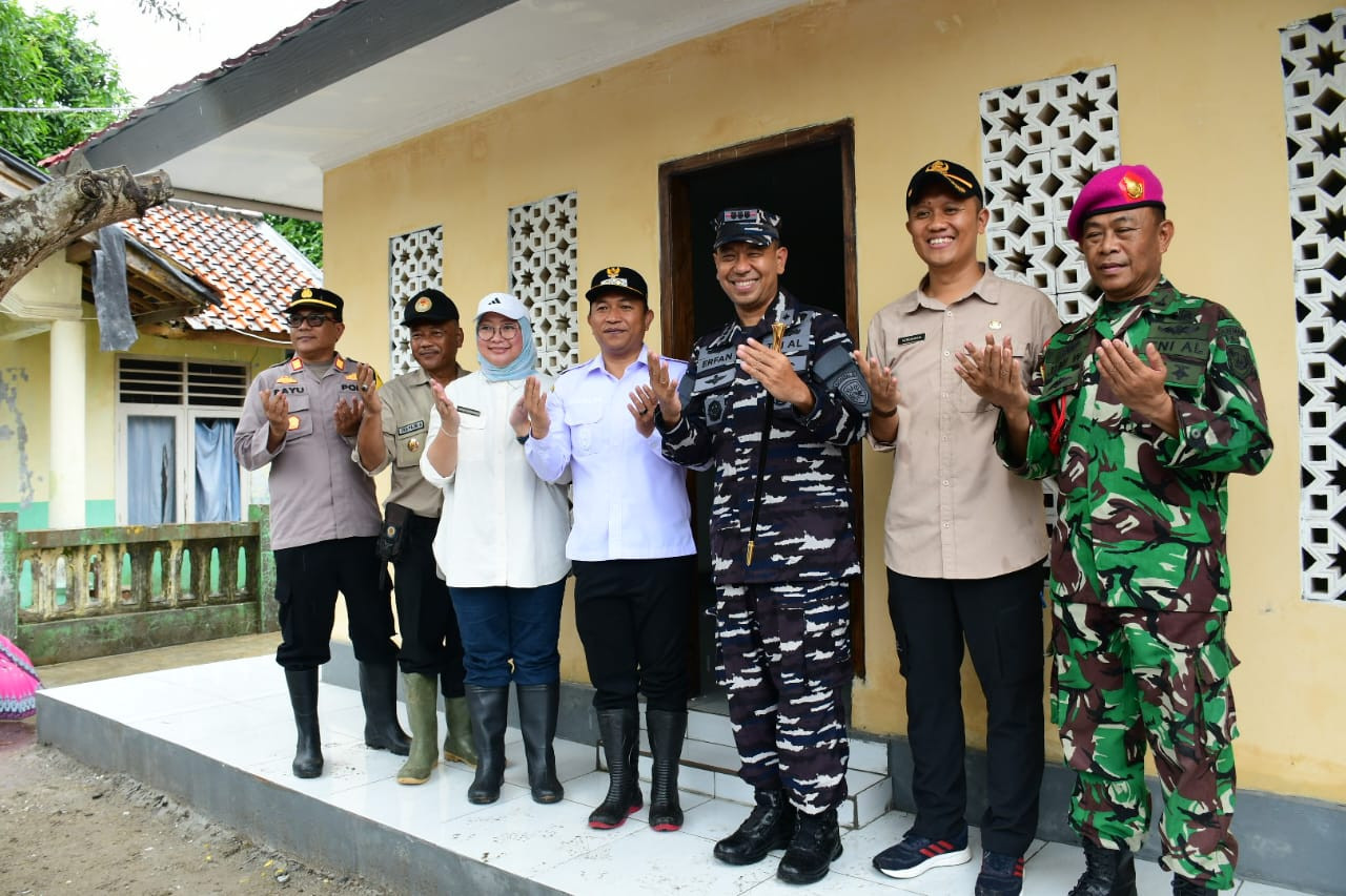 Dalam Rangka Karya Bakti TNI AL, Komandan Lanal Bandung Resmikan Mushola SDN Nelayan di Kampung Pajagan Cisolok Sukabumi