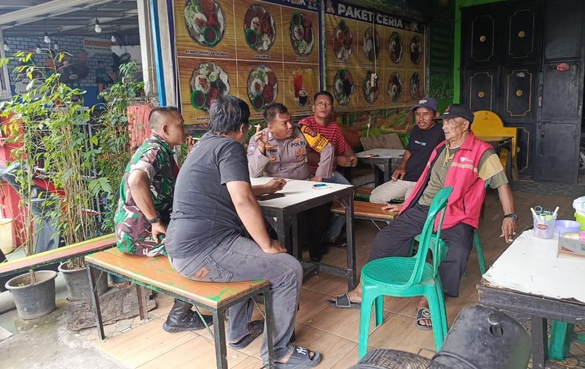 Sinergi TNI-Polri, Bhabinkamtibmas dan Babinsa Gelar Kongkow Bersama Warga di Harapan Mulya