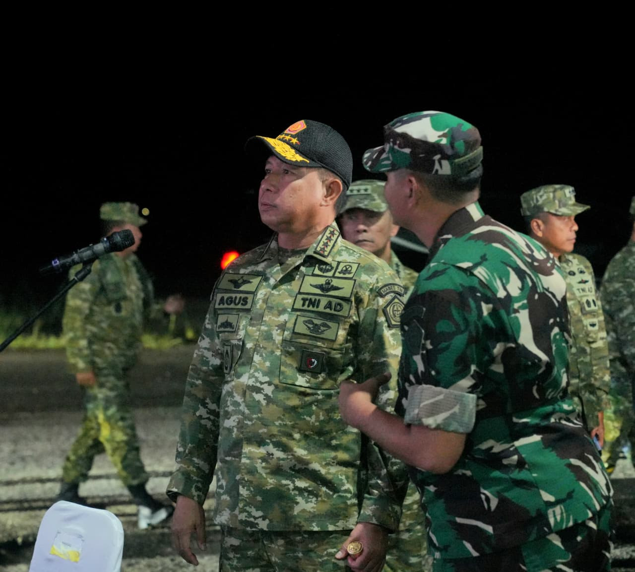 Panglima TNI Tinjau Latihan Terjun Malam di Bangka, Tingkatkan Kesiapsiagaan dan Pengamanan Wilayah