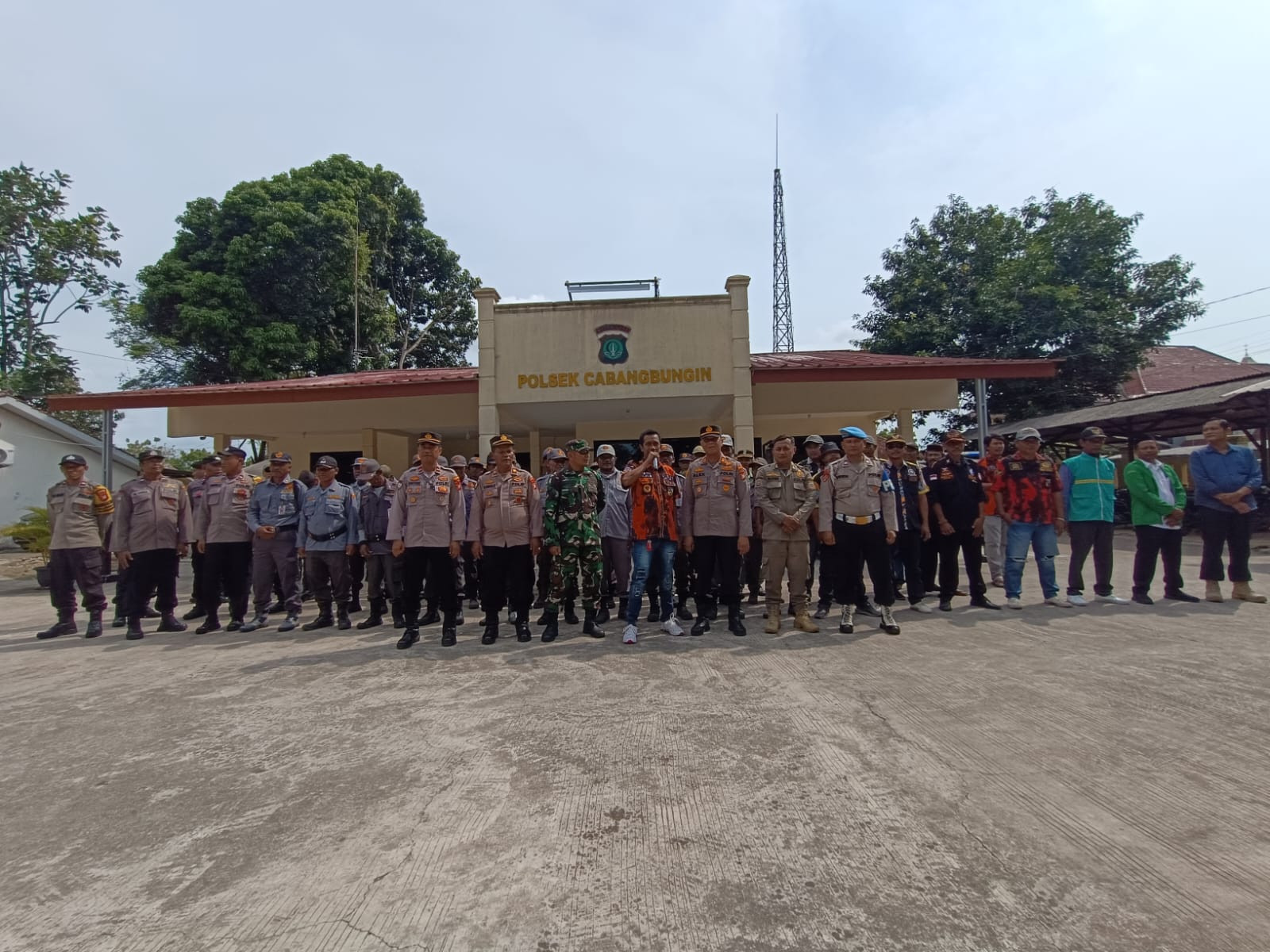 Cegah Gangguan Keamanan, Polsek Cabangbungin Gelar Apel Besar Lintas Unsur : Bahas Kesiapsiagaan Keamanan dan Potensi Bencana